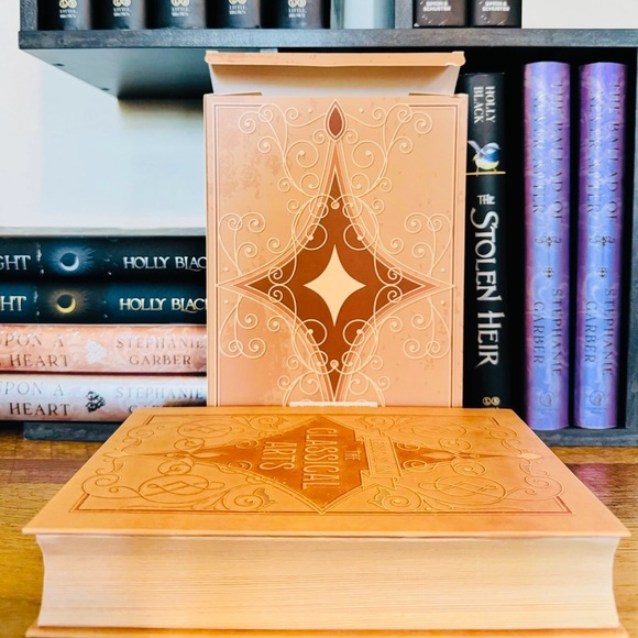 Fairyloot Exclusive Secret Book - Collection of Megical Tomes Vol. 4 - Picture 9 of 12